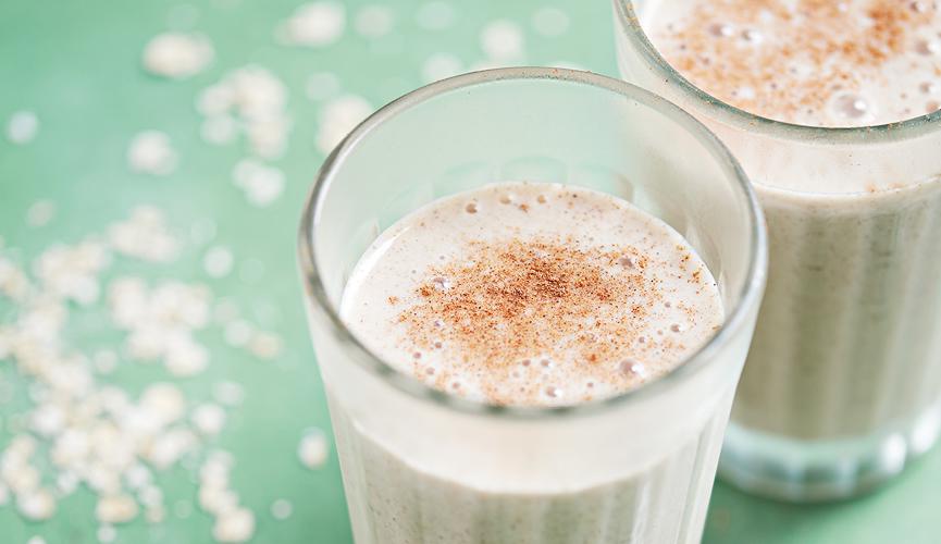 Banana, cinnamon and oat shake