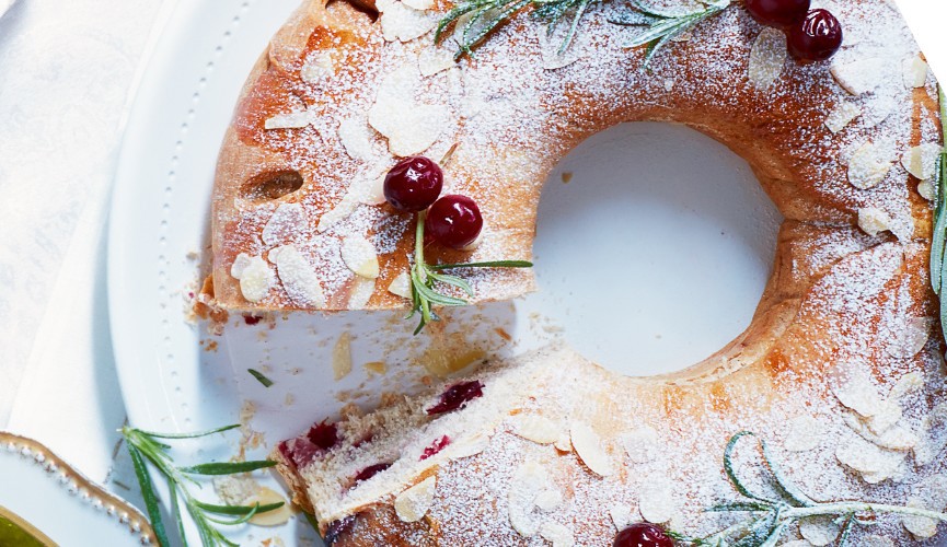 Cinnamon bread wreath