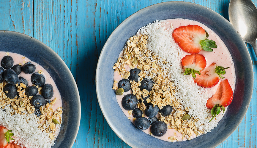 Strawberry & coconut smoothie bowl