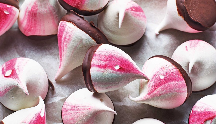 Chocolate-dipped meringue kisses