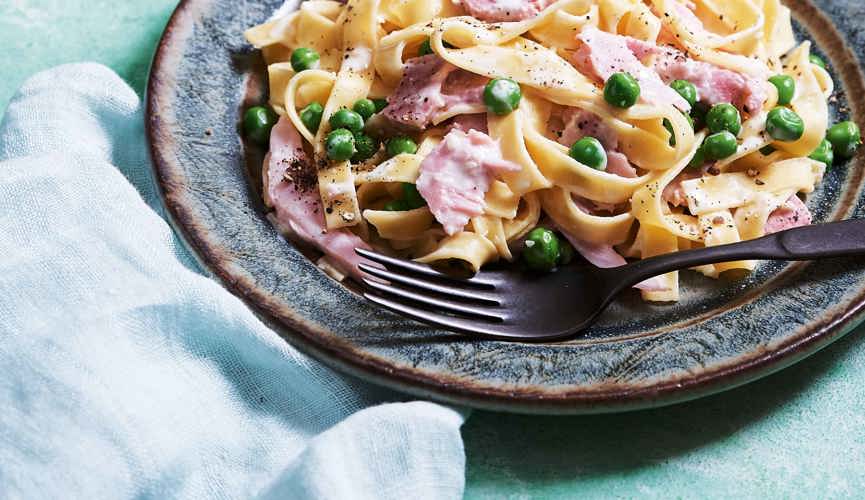 Pasta with ham and horseradish