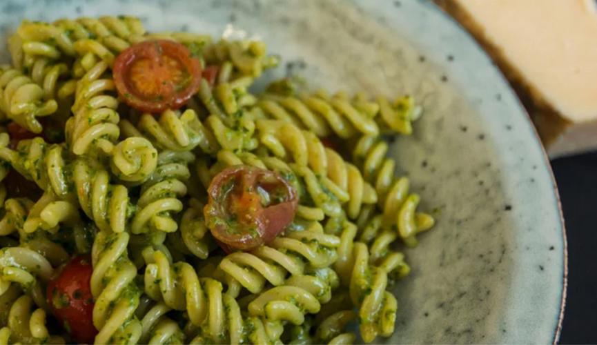 Pesto pasta salad