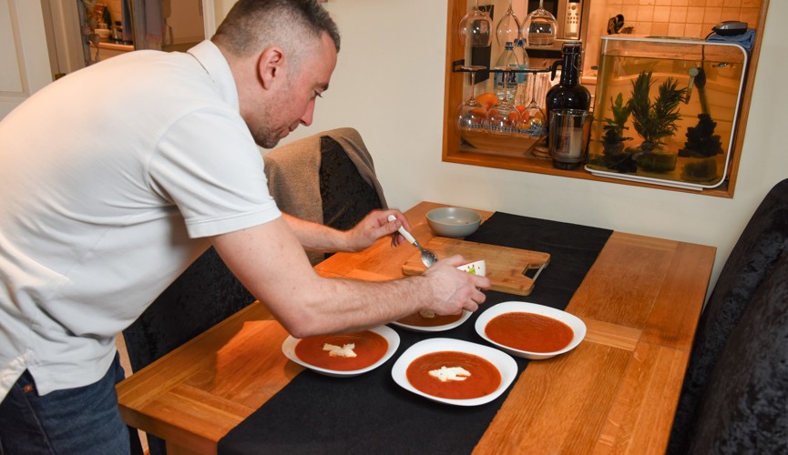 Helmut Fuchs' Tomato avocado cream soup with mozzarella