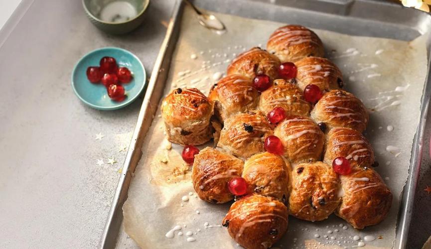 Christmas tree breakfast buns